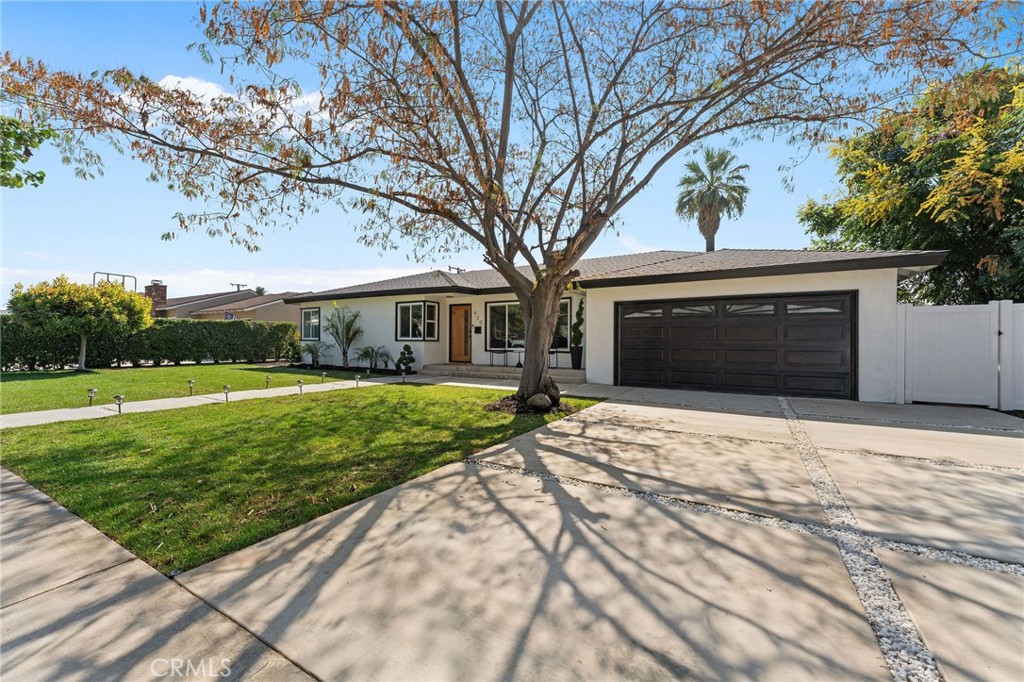 920 E Carroll