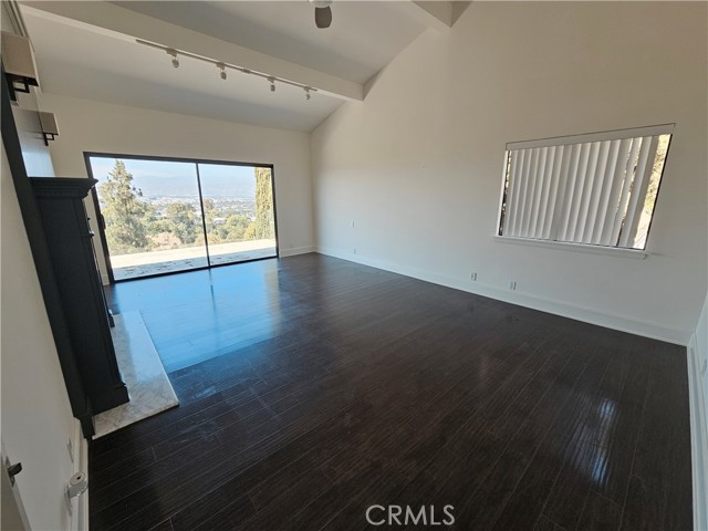 3622 Roberts View Place, Studio City CA: https://media.crmls.org/medias/39853053-79a2-45fc-b394-5ddc84c81bf0.jpg