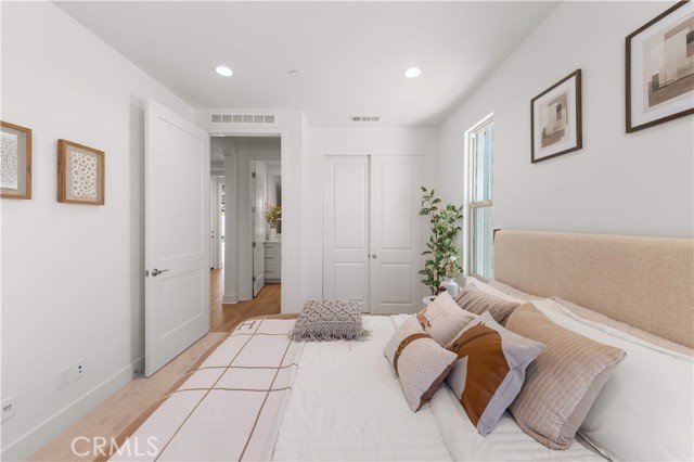 Detail Gallery Image 10 of 75 For 168 Somera, Irvine,  CA 92602 - 5 Beds | 4 Baths