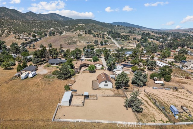 39662 86th W Street, Leona Valley CA: https://media.crmls.org/medias/3986096f-69a5-48f4-80d7-a1f771429297.jpg