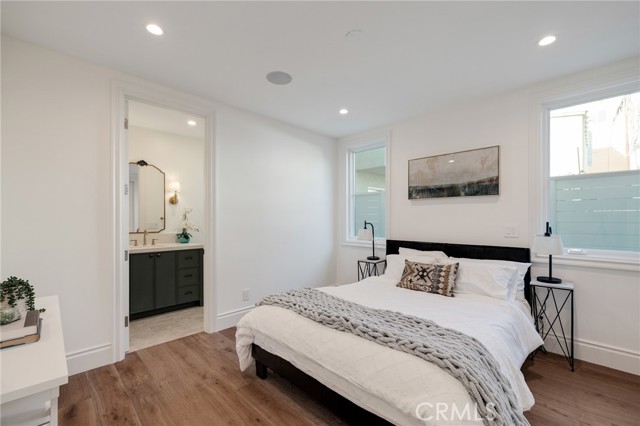 107 Manhattan Avenue, Hermosa Beach, California 90254, 5 Bedrooms Bedrooms, ,2 BathroomsBathrooms,Residential,For Sale,107 Manhattan Avenue,CRSB24201699