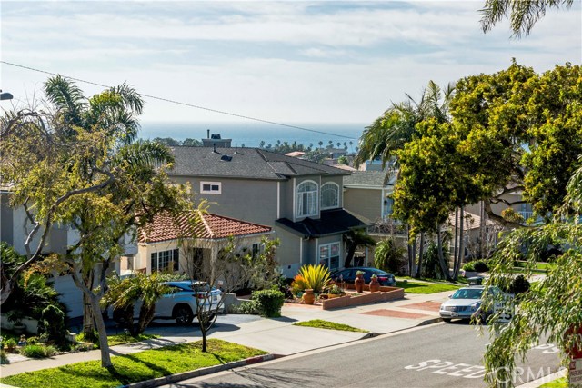 1028 Ynez Avenue, Redondo Beach, California 90277, 4 Bedrooms Bedrooms, ,2 BathroomsBathrooms,Residential,Sold,Ynez,SB17031296