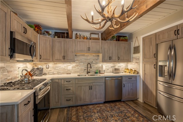 Detail Gallery Image 8 of 51 For 1063 H Ln, Big Bear City,  CA 92314 - 3 Beds | 2 Baths