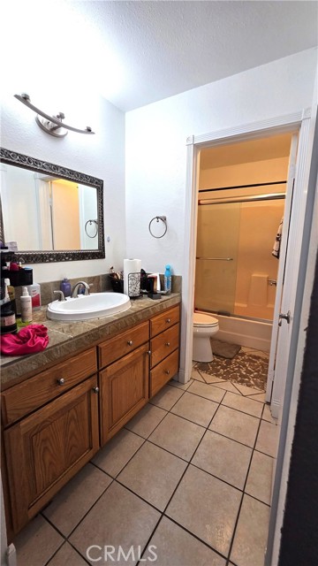 Detail Gallery Image 11 of 17 For 27657 Ironstone Dr #2,  Canyon Country,  CA 91387 - 2 Beds | 2/1 Baths