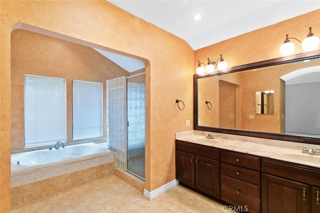 398c13b3 5806 4375 854e E3ef52892b62