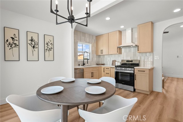 310 S Bel Aire Drive, Burbank CA: https://media.crmls.org/medias/398ced3f-4a9e-4d61-a795-592e358fcf6a.jpg