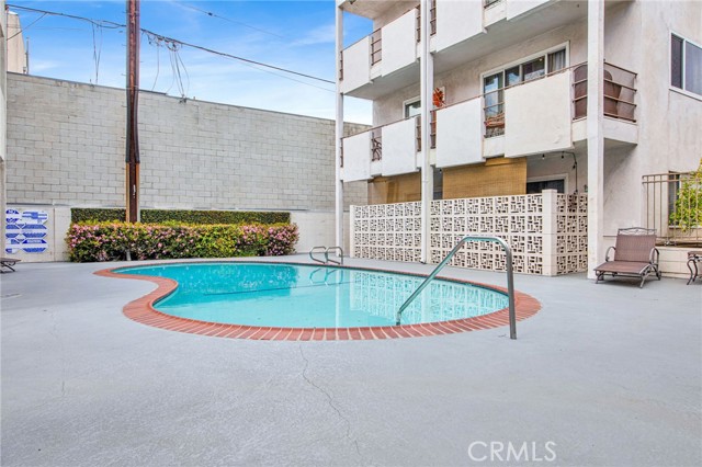 Detail Gallery Image 6 of 21 For 4445 Cartwright Ave #215,  Toluca Lake,  CA 91602 - 2 Beds | 1 Baths