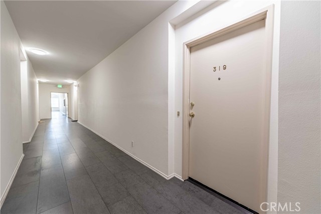 Detail Gallery Image 10 of 21 For 6815 Remmet Ave #319,  Canoga Park,  CA 91303 - 1 Beds | 1 Baths