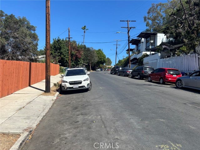 Detail Gallery Image 10 of 22 For 5020 Aldama, Los Angeles,  CA 90042 - 5 Beds | 2 Baths