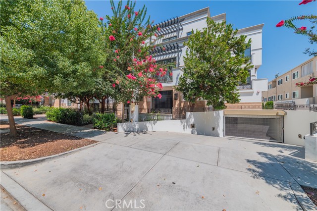 288 S Oakland Ave, Pasadena CA: https://media.crmls.org/medias/3992c791-400d-46e2-a277-33249b7e6010.jpg