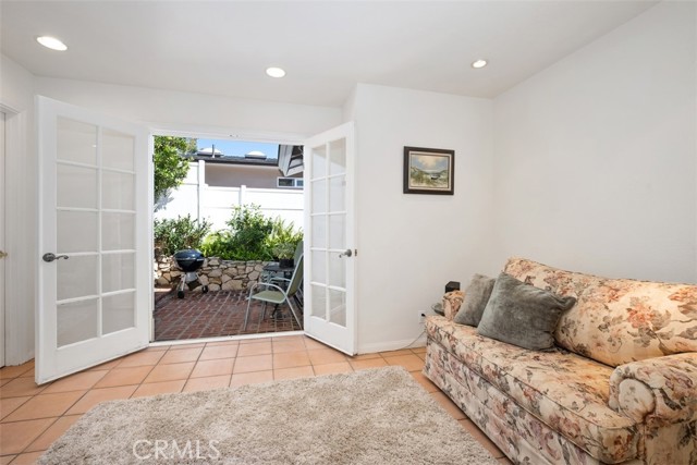 9 N Encino, Laguna Beach CA: https://media.crmls.org/medias/3992d9fa-91ef-4851-8d73-085a8562b919.jpg