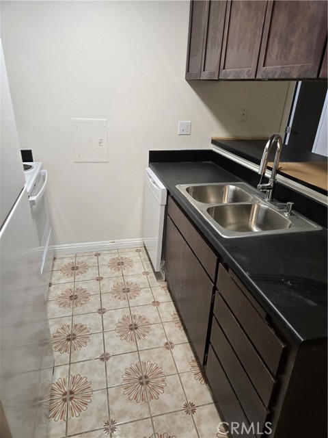 Detail Gallery Image 21 of 39 For 5585 E Pacific Coast #115,  Long Beach,  CA 90804 - 2 Beds | 1 Baths