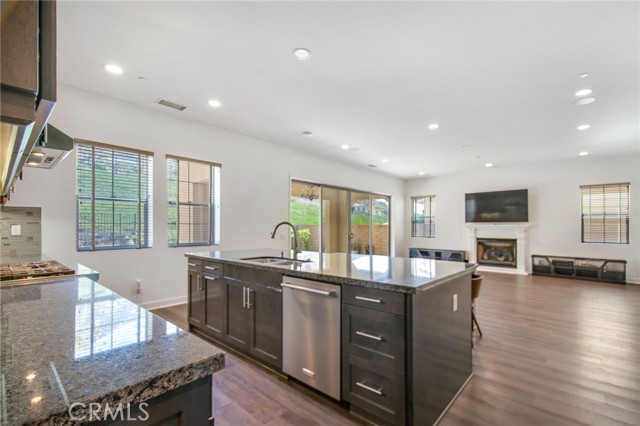 731 E Orange Blossom Way, Azusa CA: https://media.crmls.org/medias/39934e62-e7a2-4ab3-a96e-a4202ca9ca15.jpg