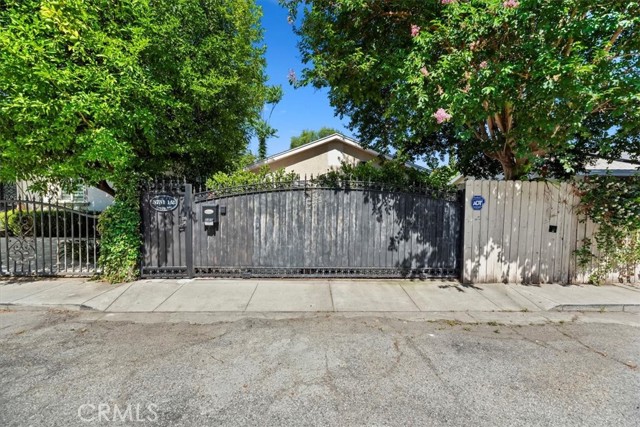 3751 Laurita Avenue, Pasadena CA: https://media.crmls.org/medias/3993b3dd-dbe8-4492-afd1-f6cb77887dc0.jpg