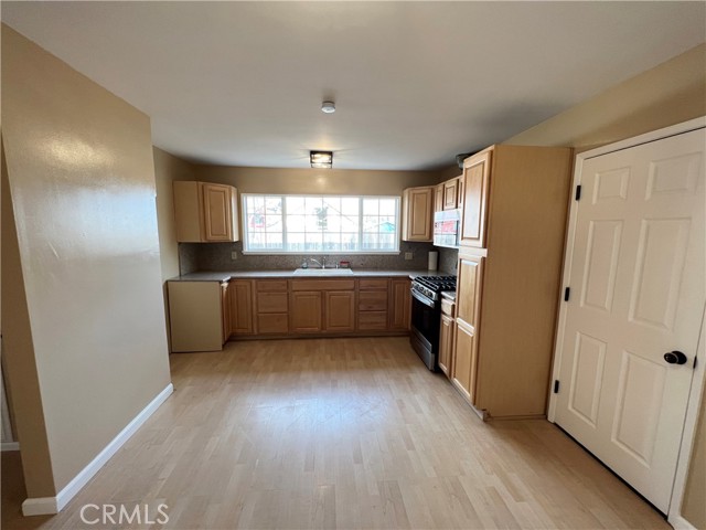 728 Catalina, Frazier Park CA: https://media.crmls.org/medias/3993e973-20fe-4292-b49d-f0870bee6d66.jpg