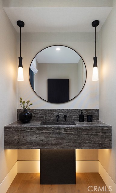 412 Heliotrope Avenue, Corona del Mar CA: https://media.crmls.org/medias/39947ab8-982b-45f8-bcb4-0bdb22f95c07.jpg