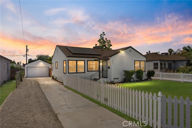 121 Myrtle Street, Bakersfield CA: https://media.crmls.org/medias/399501fa-b486-4896-bc5c-f6fa07817f35.jpg