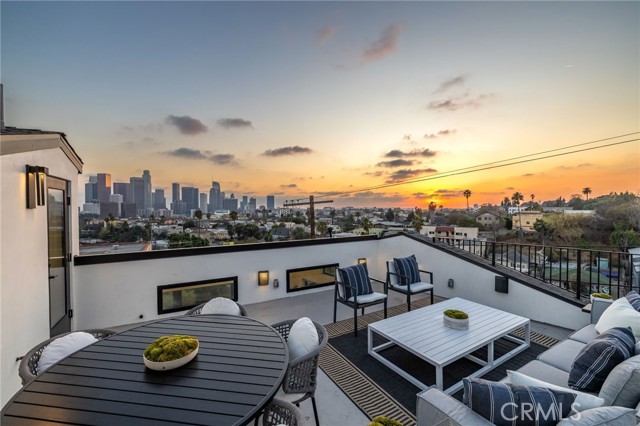 Detail Gallery Image 2 of 19 For 955 Everett St, Los Angeles,  CA 90026 - 2 Beds | 2/1 Baths