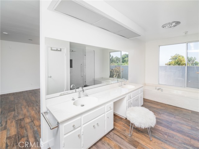 20193 Adele Drive, Woodland Hills CA: https://media.crmls.org/medias/39981206-3545-4cd6-bdd3-0482db3a9c46.jpg
