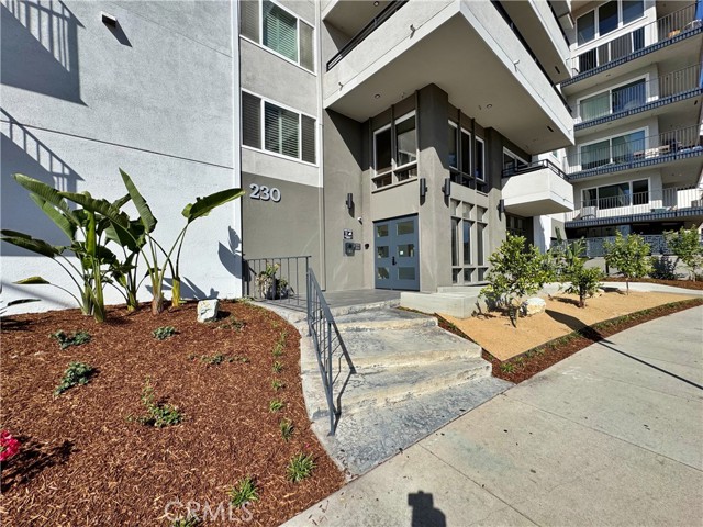 Detail Gallery Image 2 of 24 For 230 S Catalina Ave #107,  Redondo Beach,  CA 90277 - 2 Beds | 2 Baths