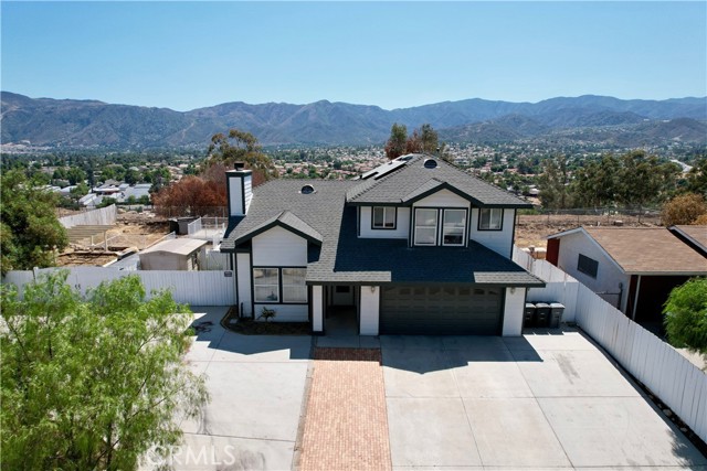 Detail Gallery Image 2 of 29 For 16495 Stevens Ave, Lake Elsinore,  CA 92530 - 3 Beds | 2/1 Baths