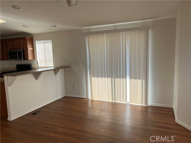 Detail Gallery Image 6 of 10 For 1741 Pomona Ave #42,  Costa Mesa,  CA 92627 - 1 Beds | 1 Baths