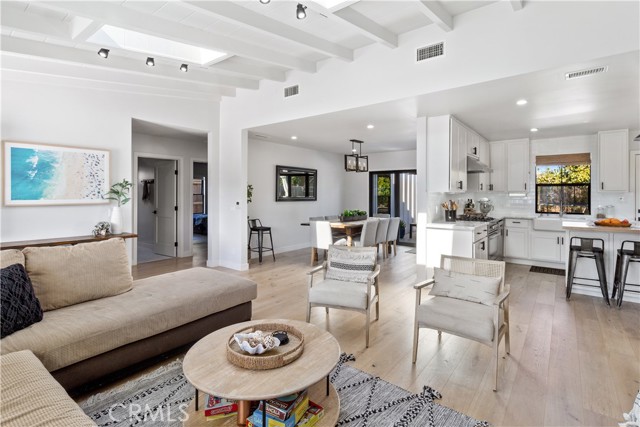 Detail Gallery Image 3 of 52 For 278 Virginia Pl, Costa Mesa,  CA 92627 - 4 Beds | 3 Baths