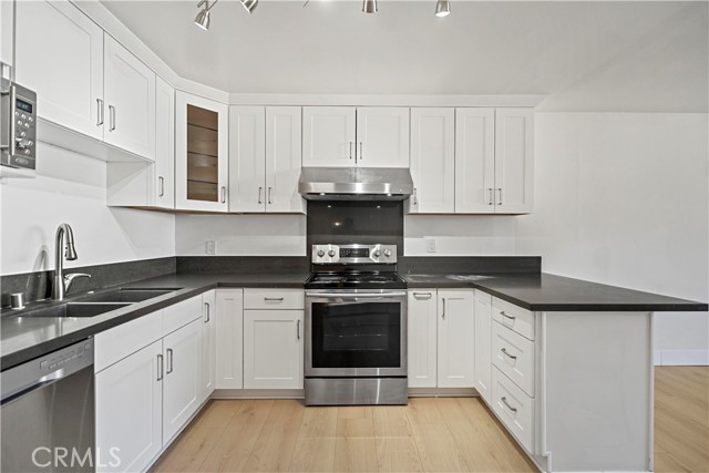 125 Allen, Pasadena CA: https://media.crmls.org/medias/399a30af-27e8-433f-8e50-553d7756fc00.jpg