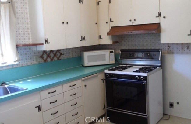 Detail Gallery Image 7 of 9 For 961 W Foothill Bld, San Luis Obispo,  CA 93405 - 3 Beds | 1 Baths