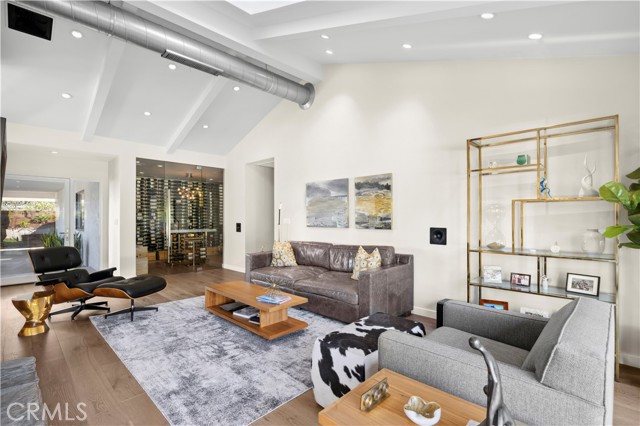 Detail Gallery Image 12 of 39 For 4000 Topside Ln, Corona Del Mar,  CA 92625 - 4 Beds | 2/1 Baths