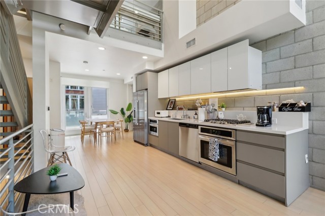 3450 Cahuenga W Boulevard, Los Angeles CA: https://media.crmls.org/medias/399ad2ba-89d3-444a-9fce-3e09fc37b2d6.jpg