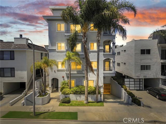 Detail Gallery Image 5 of 38 For 11923 Darlington Ave #302,  Los Angeles,  CA 90049 - 3 Beds | 3 Baths