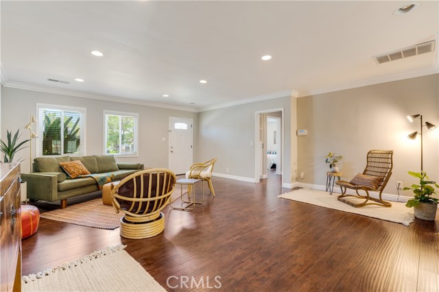Detail Gallery Image 4 of 21 For 17434 Tiara St, Encino,  CA 91316 - 3 Beds | 2 Baths