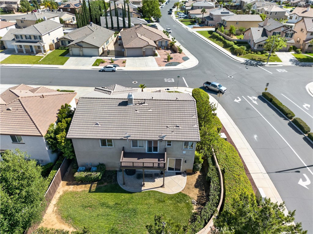 https://media.crmls.org/medias/399c79e1-f485-444f-9f11-ef2c131fd145.jpg?preset=X-Large