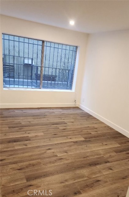 5507 S Manhattan Place, Los Angeles CA: https://media.crmls.org/medias/399cb845-cb04-45f9-8cca-6faef6749dd4.jpg