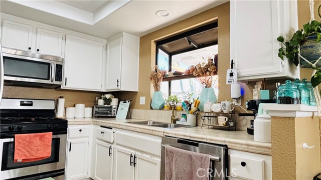 Detail Gallery Image 7 of 18 For 1493 Arrow Creek Dr, Perris,  CA 92571 - 4 Beds | 2/1 Baths