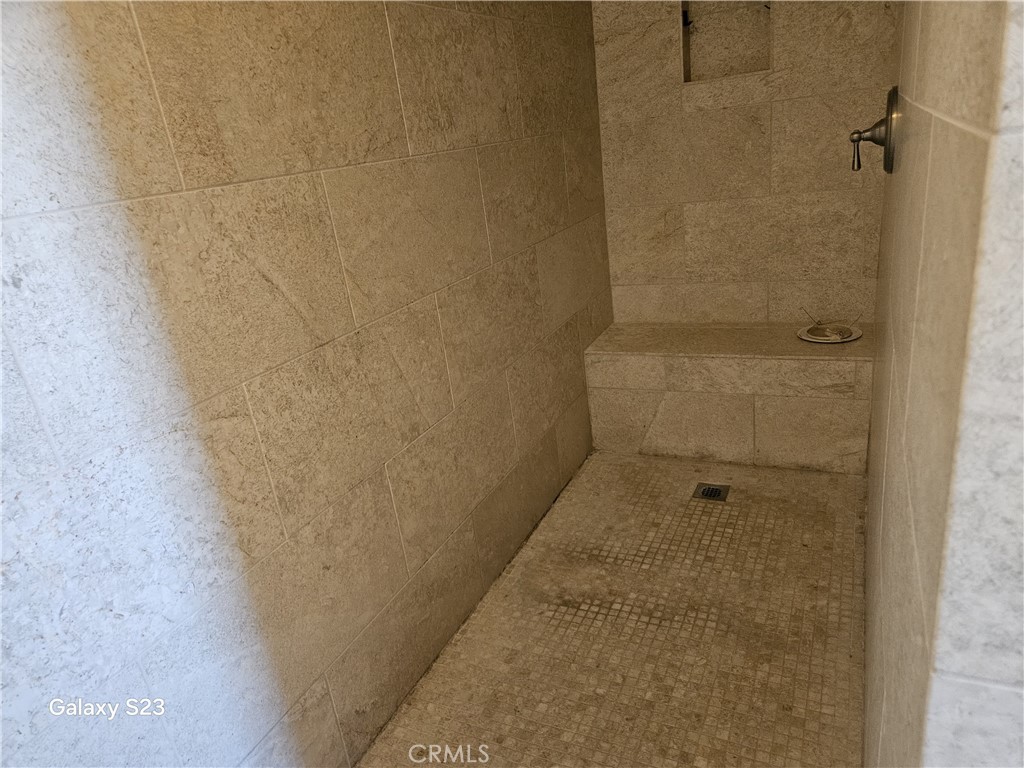 https://media.crmls.org/medias/399d2c65-0ebb-4b86-850b-02bb6ef37b1d.jpg?preset=X-Large