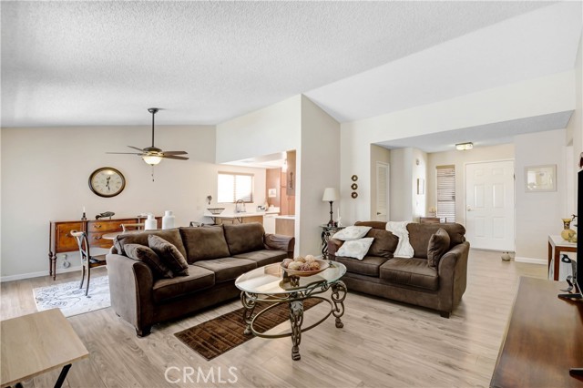 1355 Freedom Way, San Jacinto CA: https://media.crmls.org/medias/399df744-fe87-47eb-9ee4-ecb09209b528.jpg
