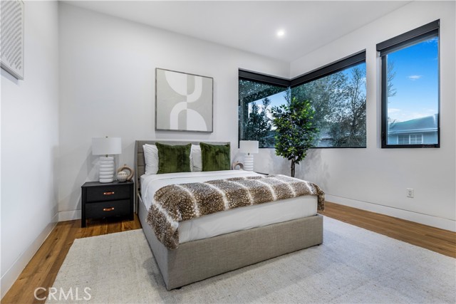 Detail Gallery Image 33 of 47 For 18296 Karen Dr, Tarzana,  CA 91356 - 5 Beds | 6 Baths