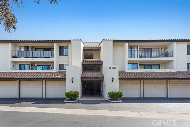 Detail Gallery Image 5 of 36 For 17607 Pomerado Rd #204,  San Diego,  CA 92128 - 2 Beds | 2 Baths