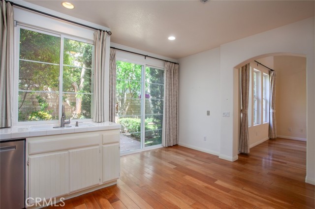Detail Gallery Image 15 of 42 For 23301 Montecito Pl, Valencia,  CA 91354 - 2 Beds | 2/1 Baths