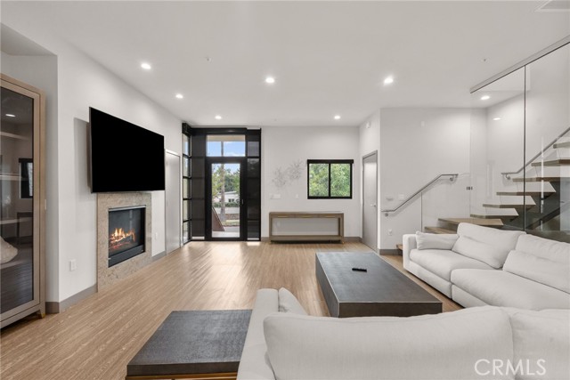 Detail Gallery Image 7 of 37 For 18703 Redwing St, Tarzana,  CA 91356 - 3 Beds | 2/1 Baths