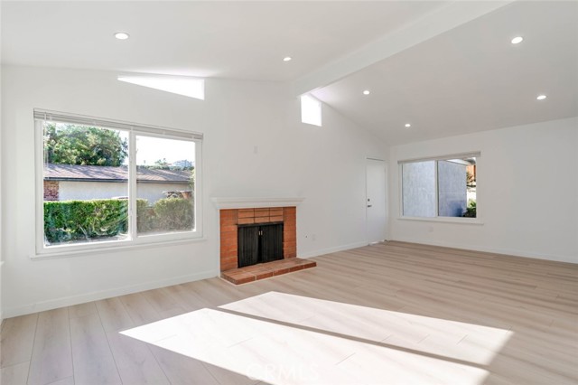 Detail Gallery Image 3 of 30 For 9551 Gierson Ave, Chatsworth,  CA 91311 - 3 Beds | 2 Baths