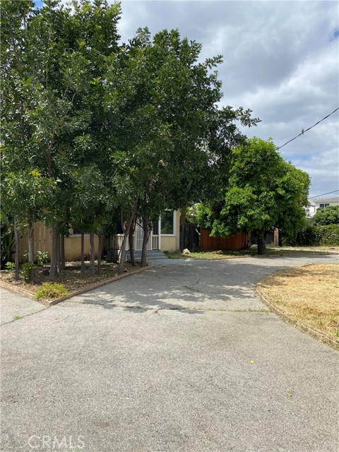 9019 Noble Avenue, Los Angeles CA: https://media.crmls.org/medias/39a36a9f-4411-473e-a1d2-2dfe46b3aef3.jpg