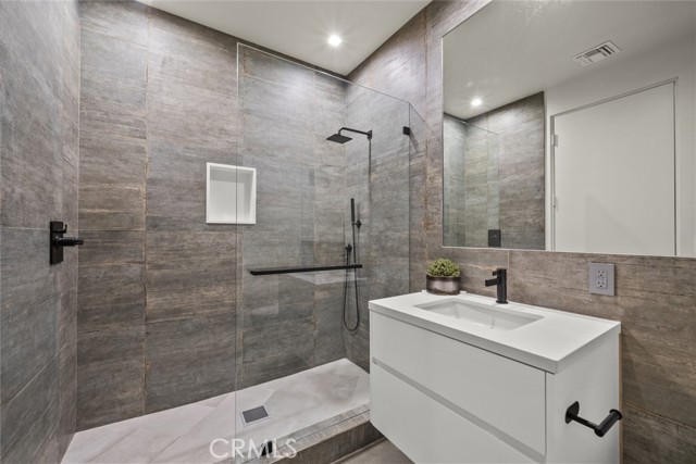 Detail Gallery Image 18 of 53 For 18177 Knoll Hill, Granada Hills,  CA 91344 - 4 Beds | 4/1 Baths