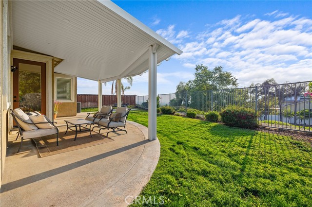 7476 Sequoia Lane, Highland CA: https://media.crmls.org/medias/39a4bcbf-ef61-4e80-a140-93f2d632b969.jpg