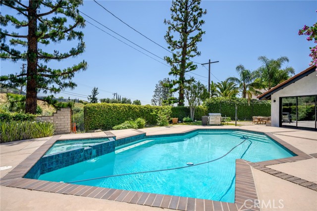 2305 Henrietta Avenue, La Crescenta CA: https://media.crmls.org/medias/39a4bed1-b159-4ac4-8829-955707a061e2.jpg