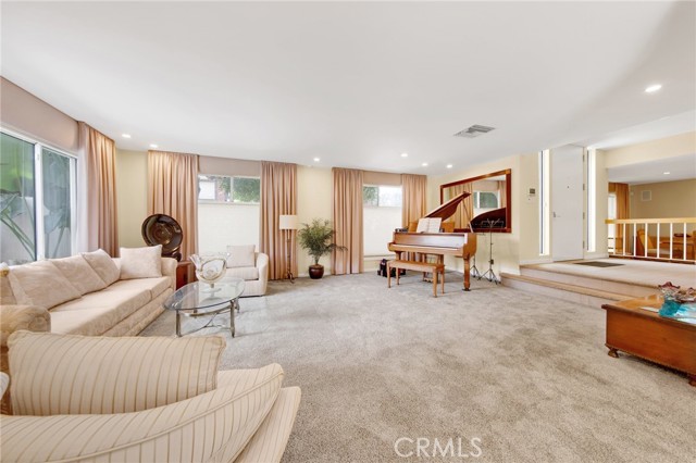 4500 Haskell Avenue photo 8