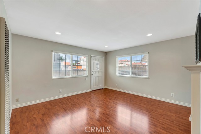 Detail Gallery Image 5 of 25 For 605 20th St #C,  Huntington Beach,  CA 92648 - 2 Beds | 1/1 Baths