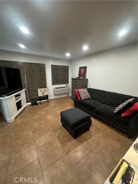 Detail Gallery Image 6 of 12 For 635 N Bristol, Santa Ana,  CA 92703 - 1 Beds | 1 Baths